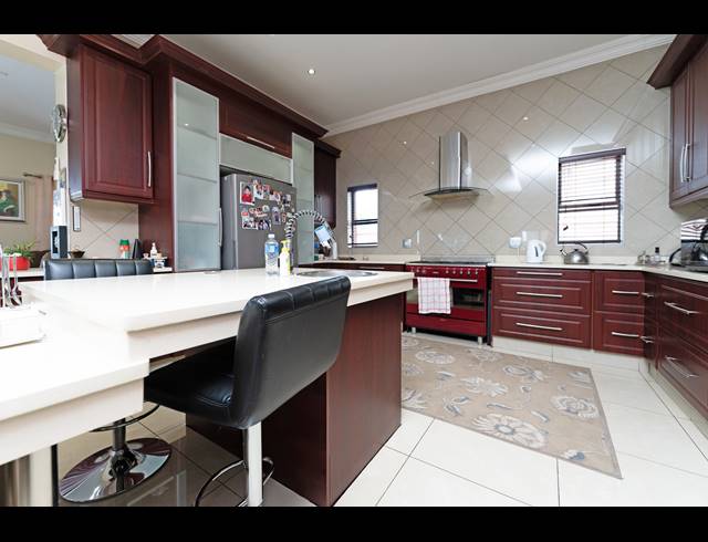 4 BEDROOM HOUSE FOR SALE IN BLUE VALLEY GOLF ESTATE